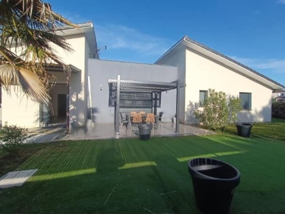 Villa Des Rives Du Tarn Avec Jacuzzi Montans Exterior photo